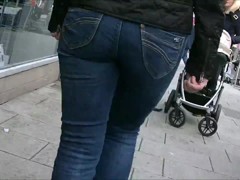 Bunny packed her ass in tight jeans in a candid street video