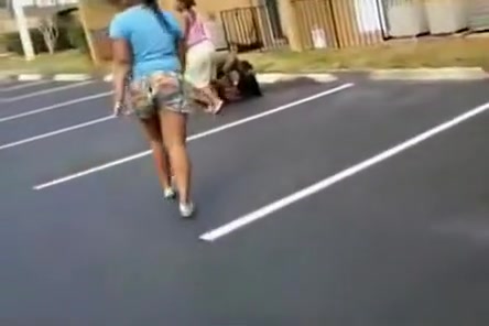 Trashy black women fighting at the apartment complex