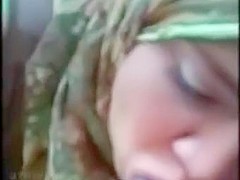 arab girl make blowjob in car