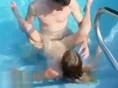 Sex with the gf in a mexican swimming pool