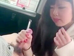 Smartphone personal shooting The tongue is H! Imadoki gal who gives a hand job in the car from noon!