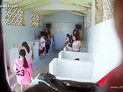 chinese girls go to toilet.306